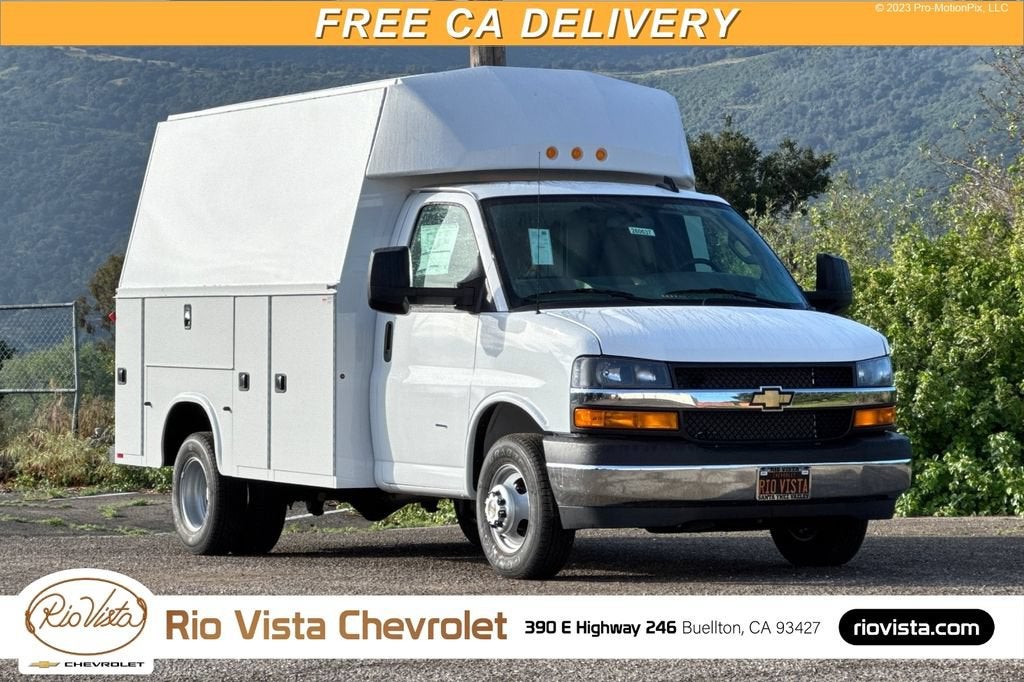 Summit White 2026 Chevrolet Express Chassis Van Rear-Wheel Drive Automatic