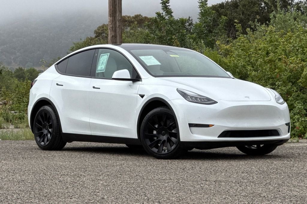View vehicle photo 2
