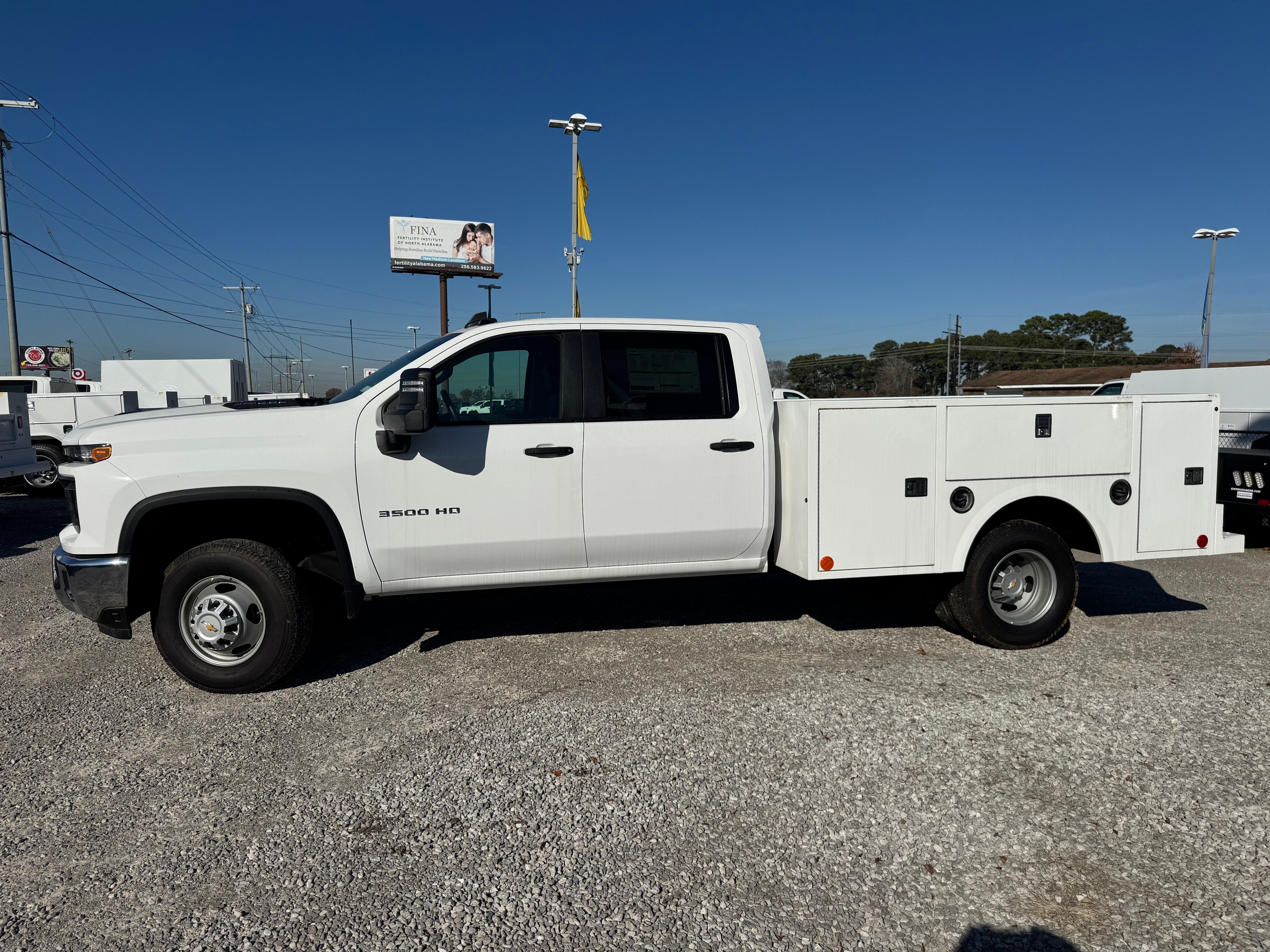 Summit White 2025 Chevrolet Silverado 3500HD Chassis Pickup Truck Four-Wheel Drive Automatic