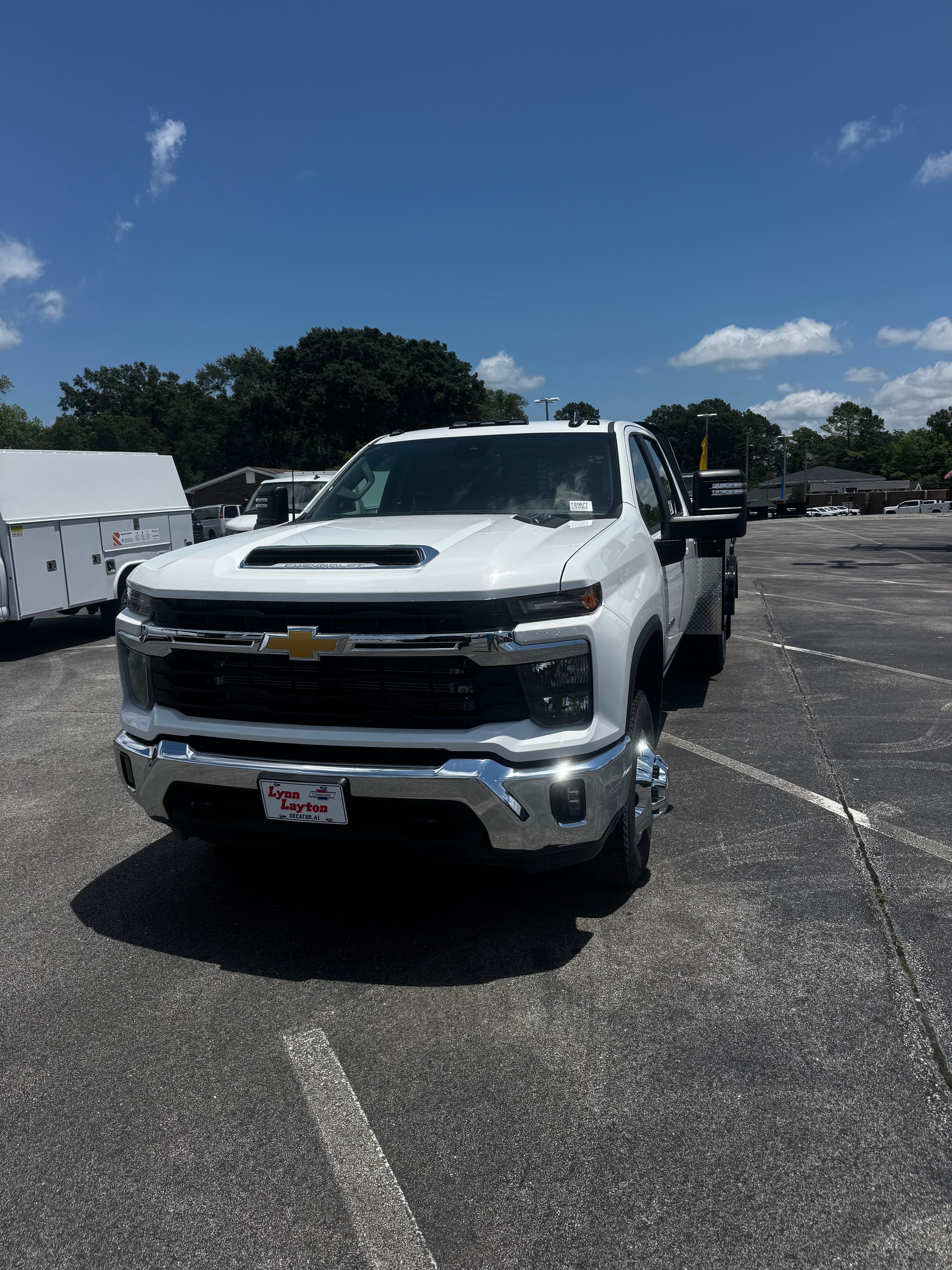 Summit White 2026 Chevrolet Silverado 3500HD Chassis Pickup Truck Four-Wheel Drive Automatic
