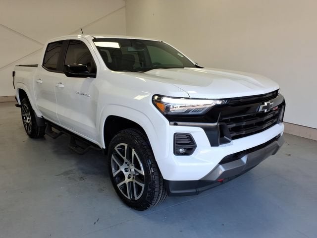 Summit White 2023 Chevrolet Colorado Pickup Truck Four-Wheel Drive Automatic