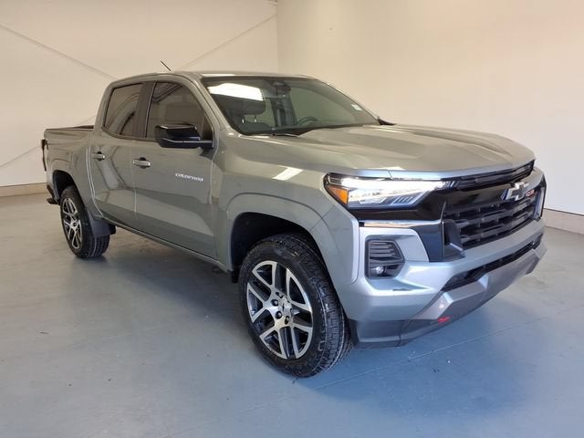 Sterling Gray Metallic 2023 Chevrolet Colorado Pickup Truck Four-Wheel Drive Automatic