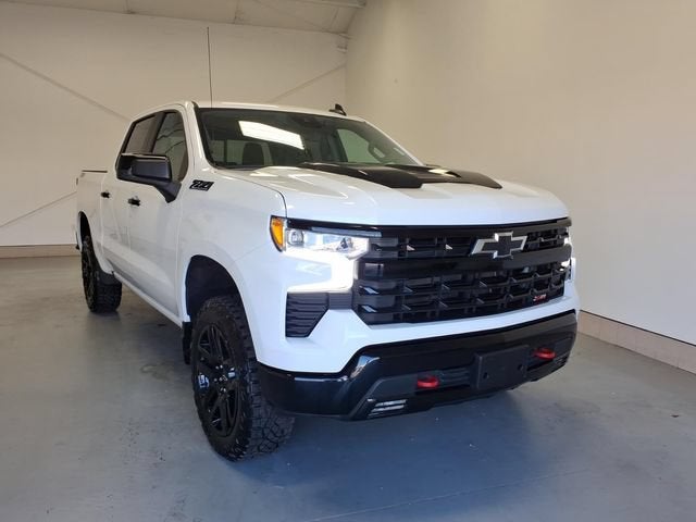 Summit White 2025 Chevrolet Silverado 1500 Pickup Truck Four-Wheel Drive Automatic