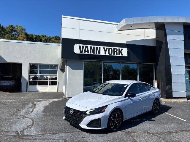 Gray Sky Pearl 2023 Nissan Altima Sedan Front-Wheel Drive 
