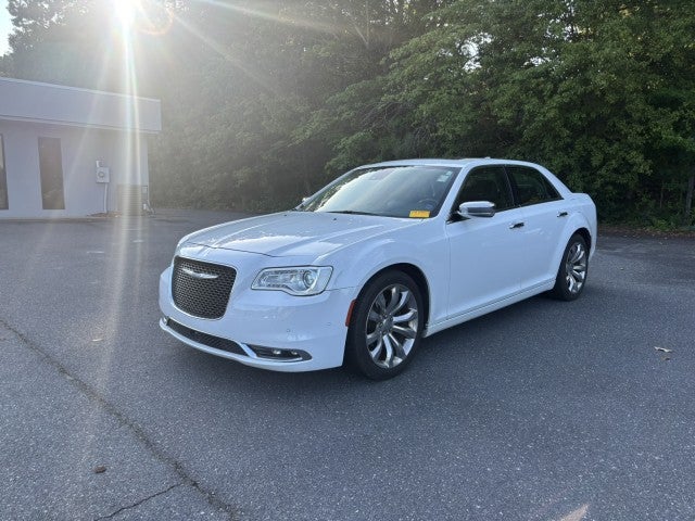 Bright White Clea 2018 Chrysler 300 Sedan Rear-Wheel Drive Automatic