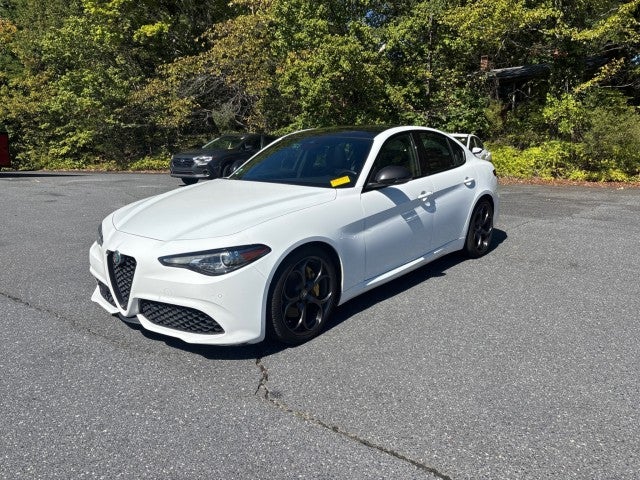 Alfa White 2020 Alfa Romeo Giulia Sedan Rear-Wheel Drive Automatic