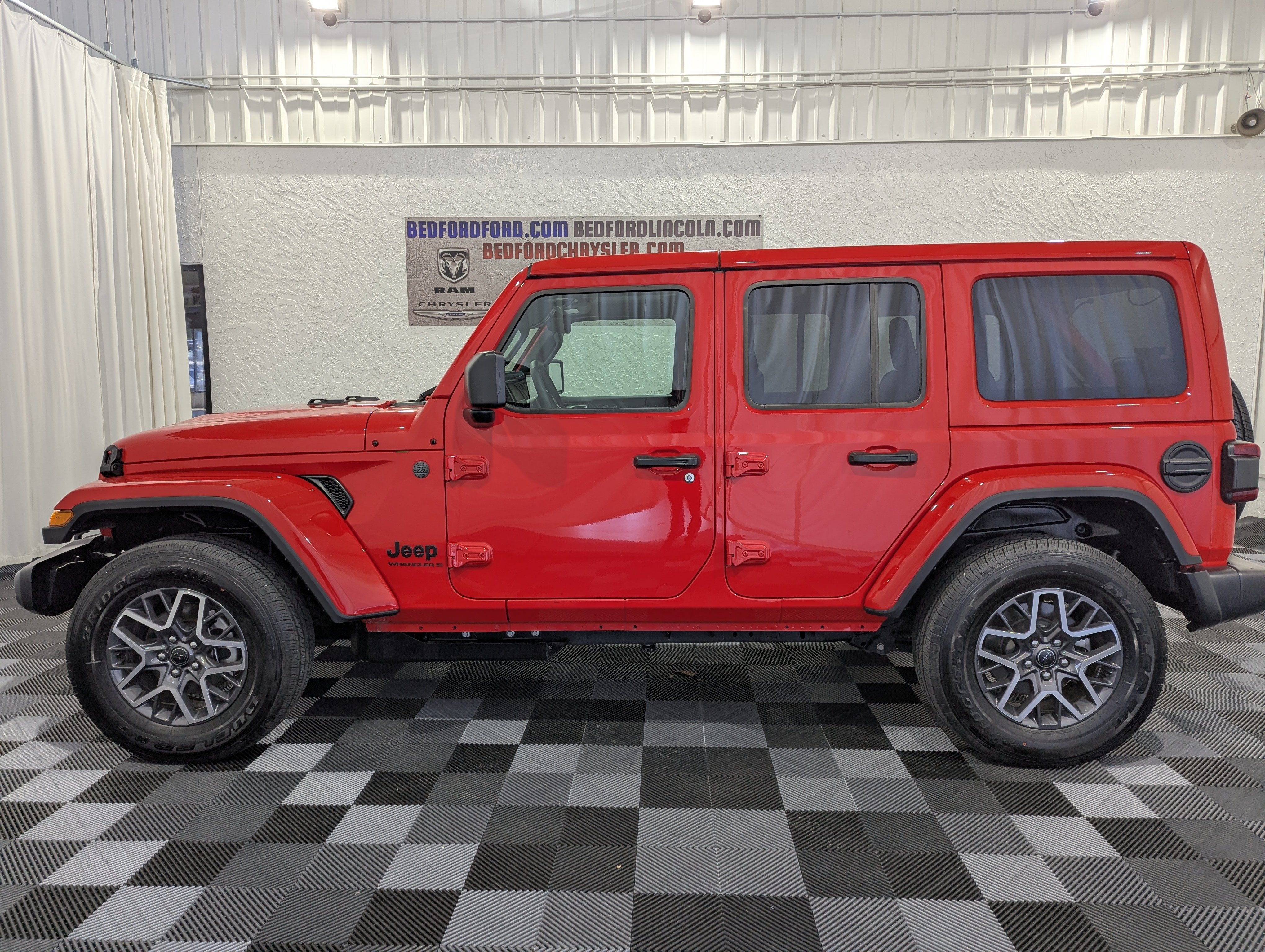 Firecracker Red Clearcoat 2026 Jeep Wrangler SUV / Crossover Four-Wheel Drive Automatic