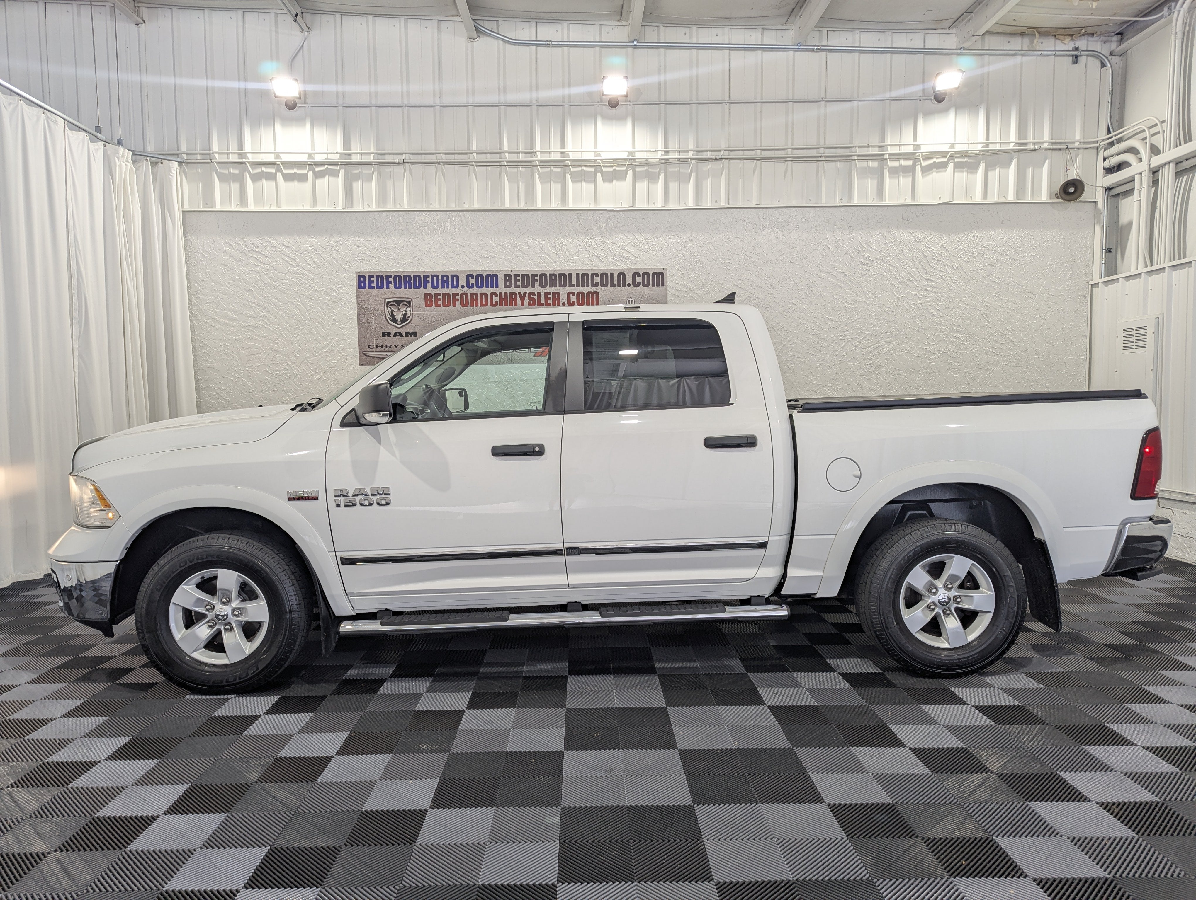 Bright White Clearcoat 2015 RAM 1500 Pickup Truck Four-Wheel Drive Automatic
