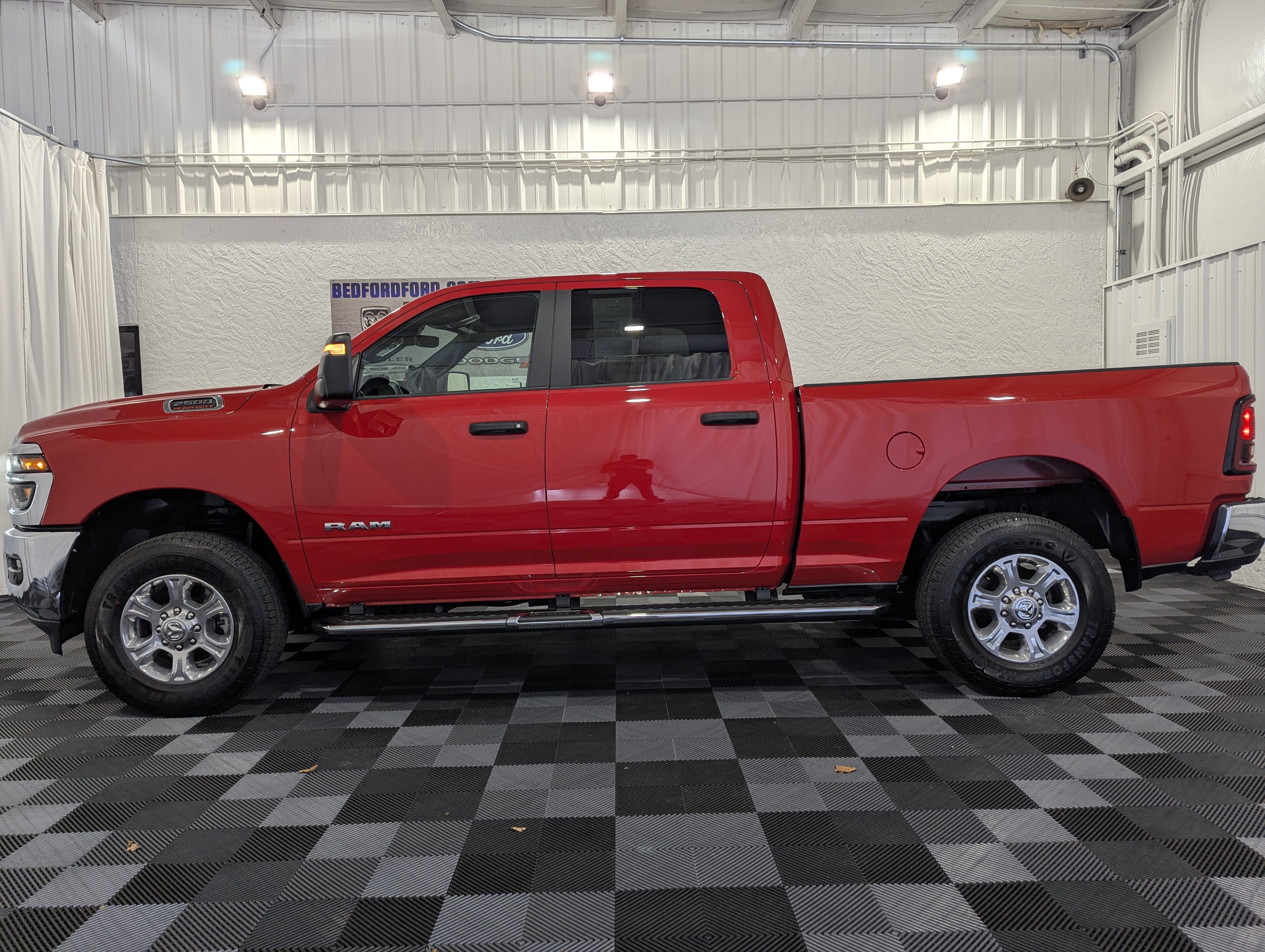 2026 RAM 2500 Rojo (Flame Red Clearcoat) Camioneta Todo terreno Automática