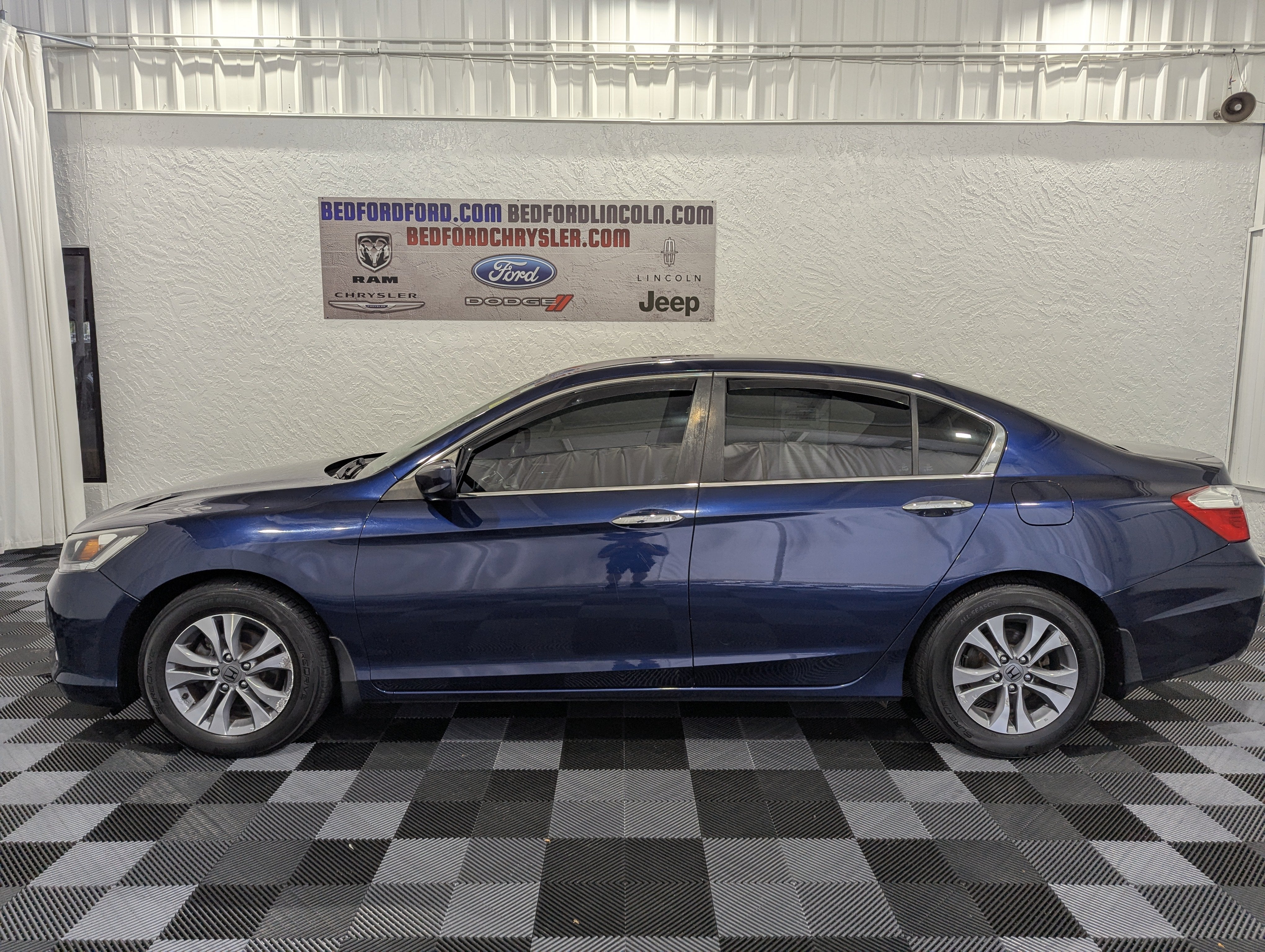 View vehicle photo 2