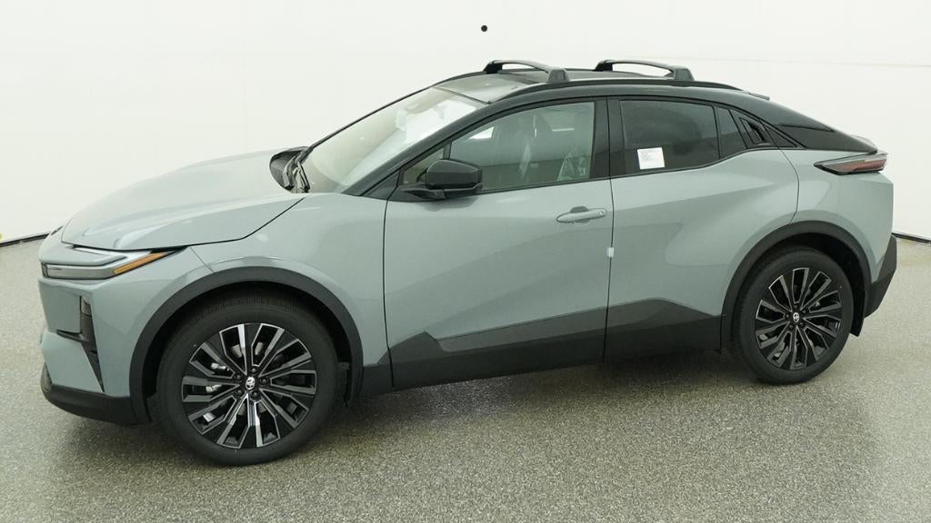 View vehicle photo 2