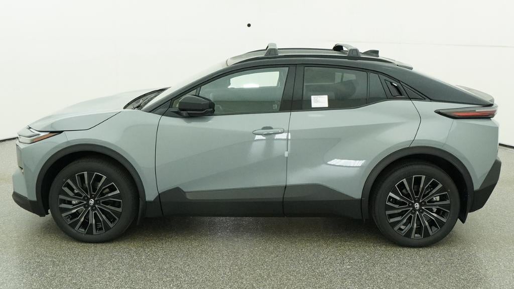 View vehicle photo 3