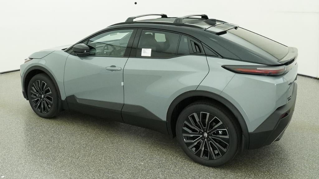 View vehicle photo 4