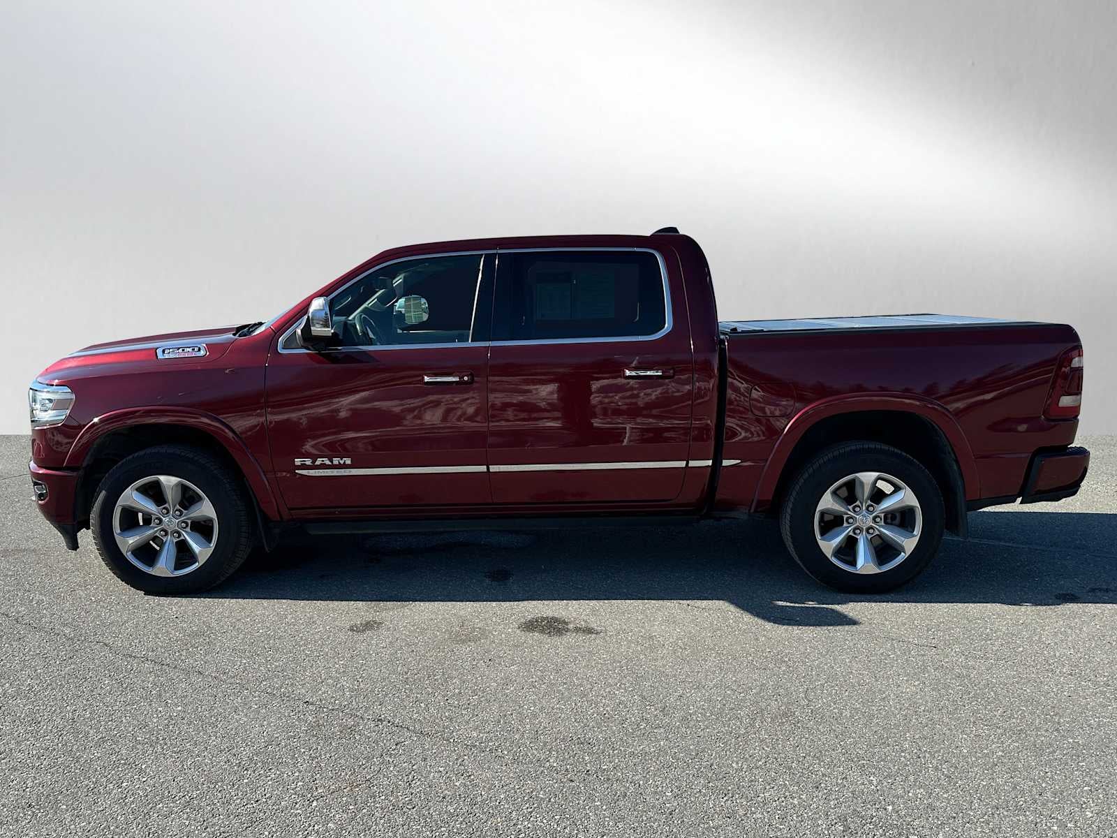 View vehicle photo 6