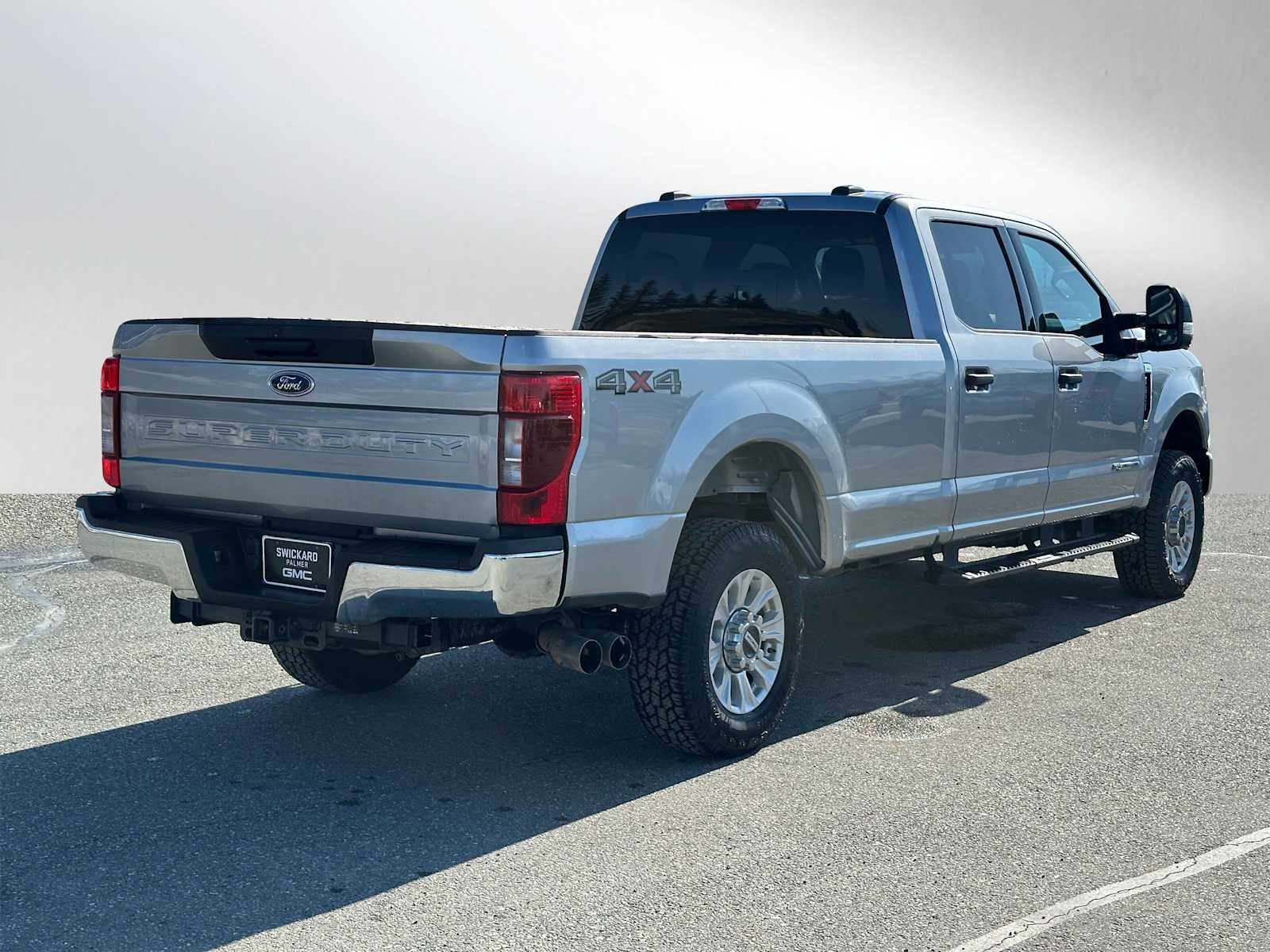 View vehicle photo 3