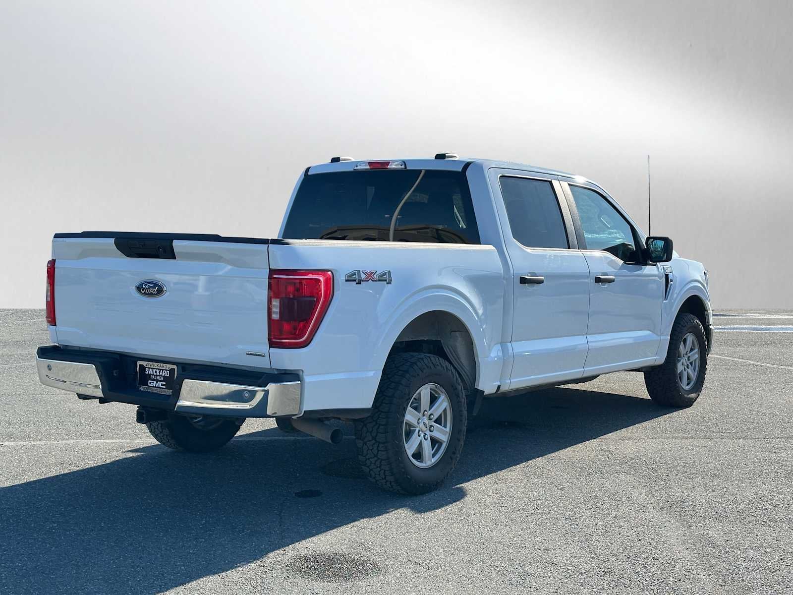 View vehicle photo 3