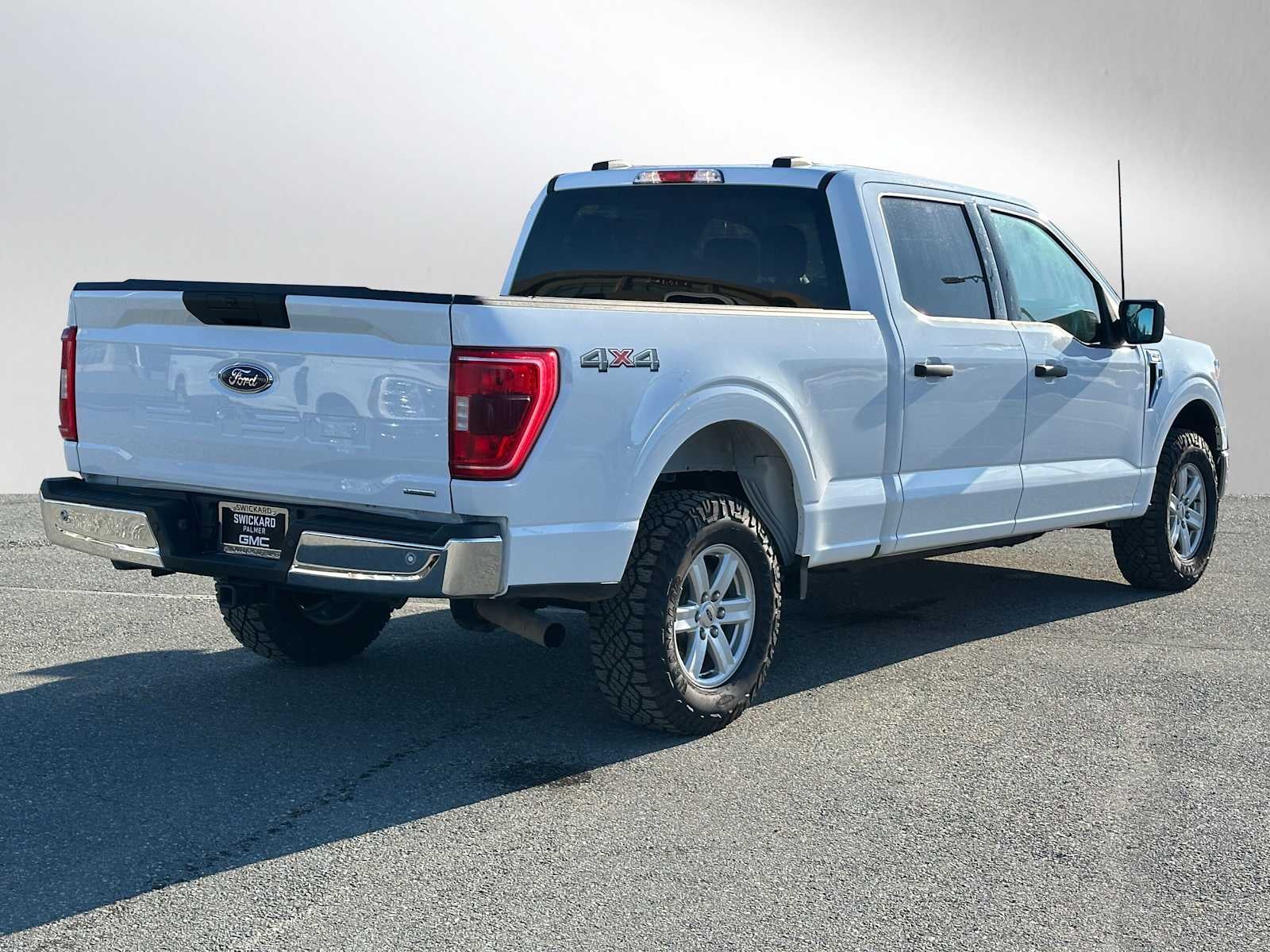 View vehicle photo 3