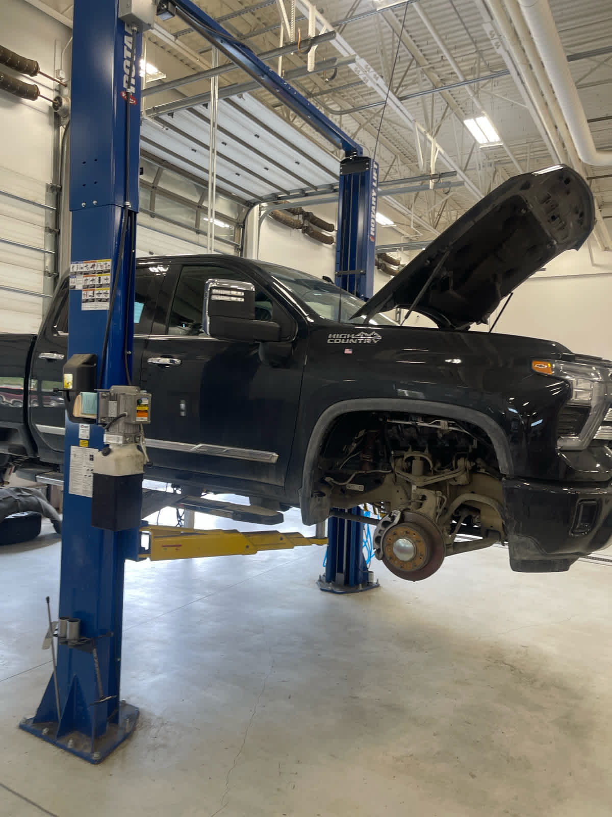 View vehicle photo 3