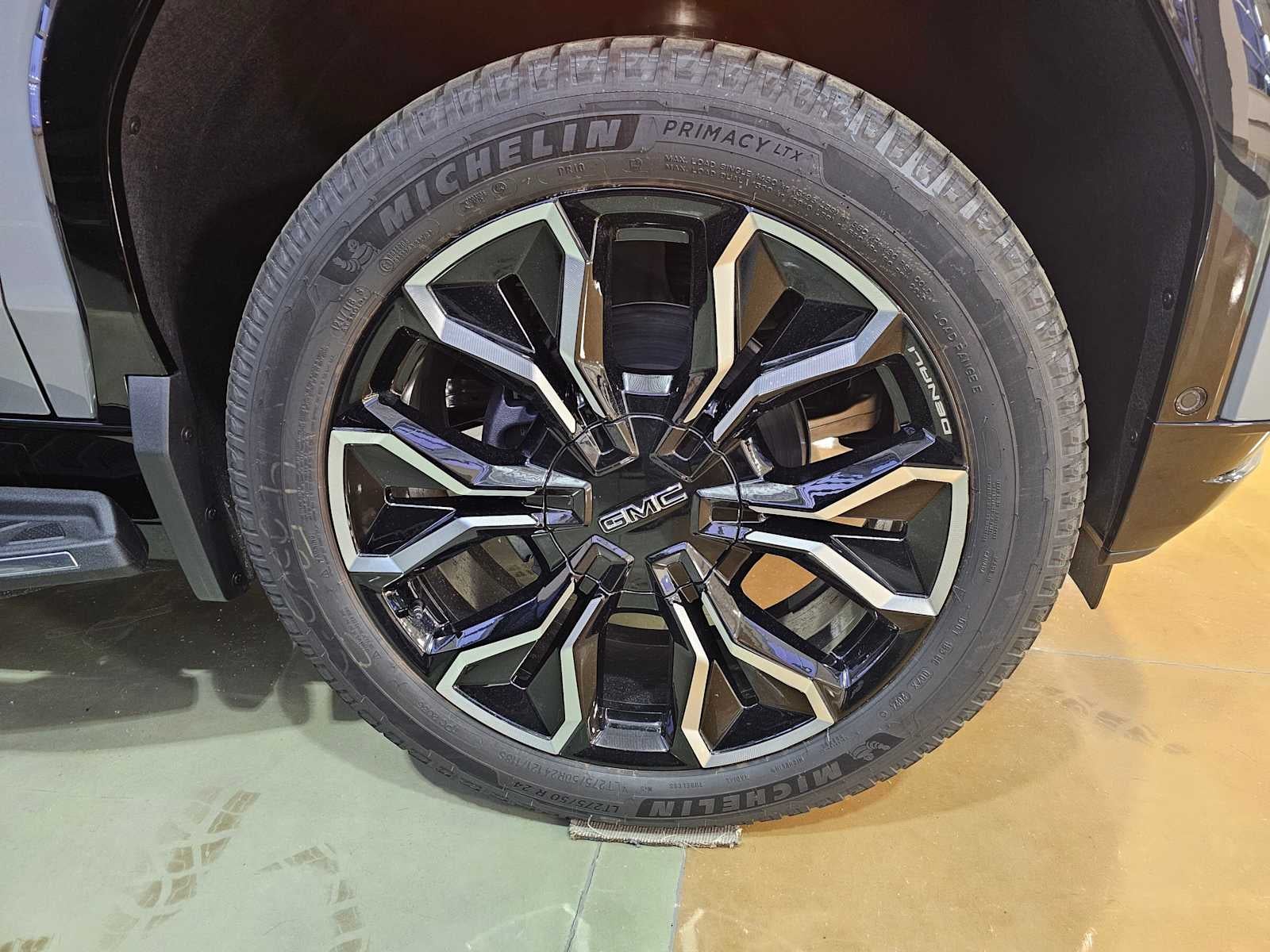 View vehicle photo 6