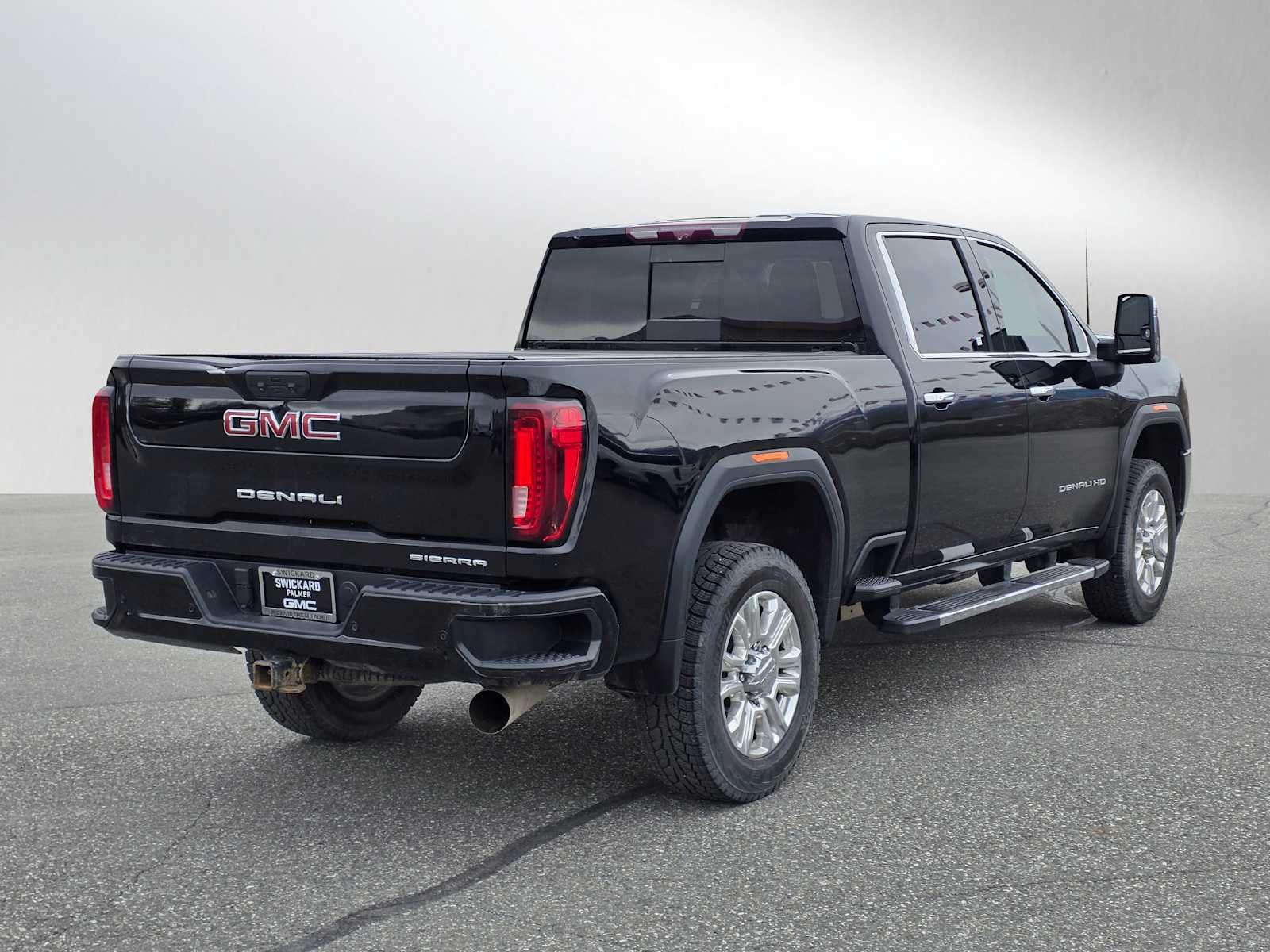 View vehicle photo 3