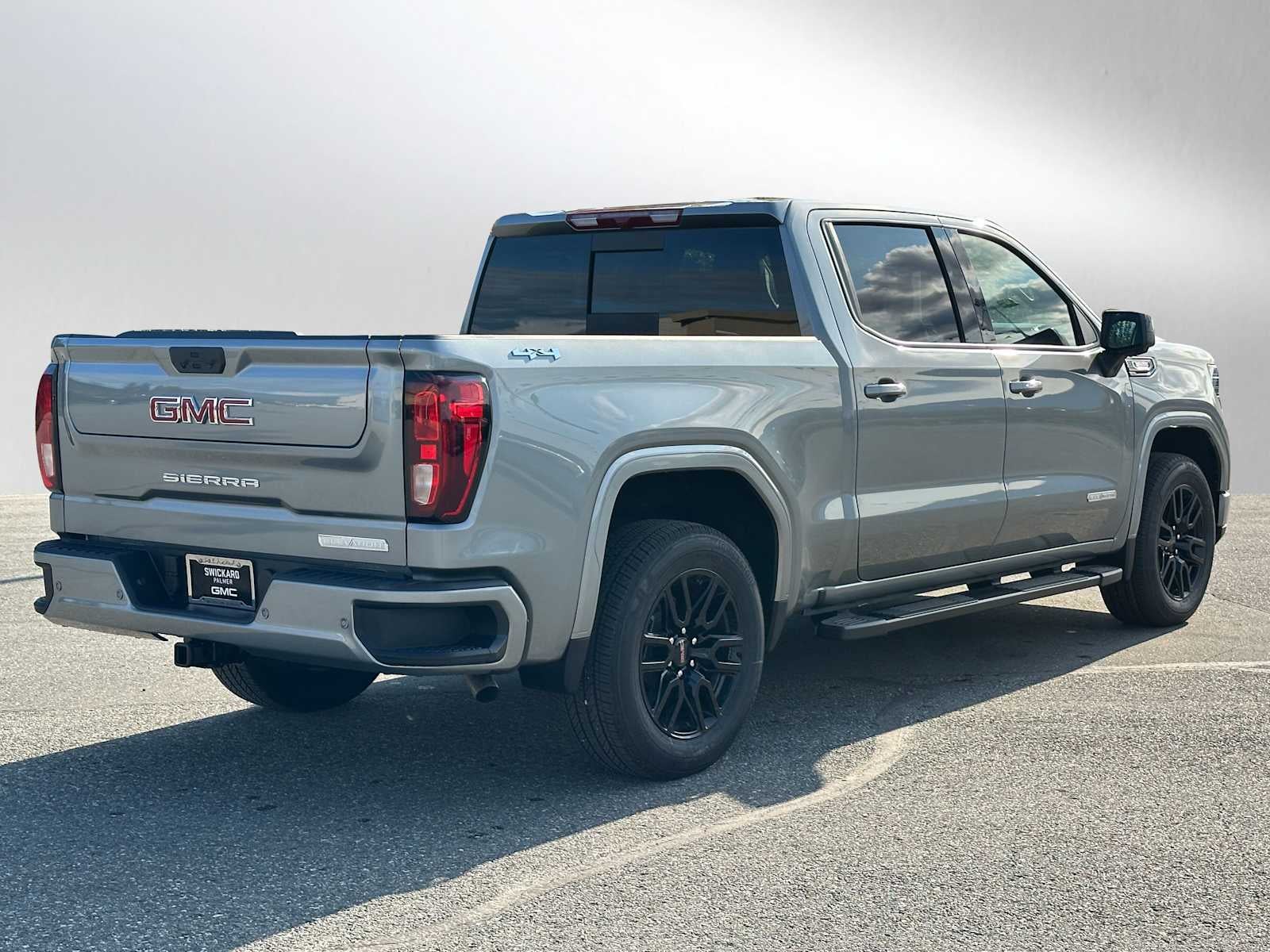 View vehicle photo 3