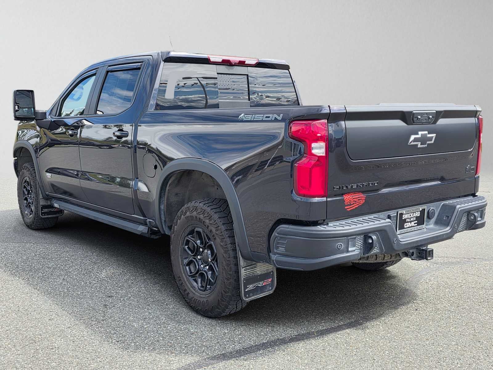 View vehicle photo 5