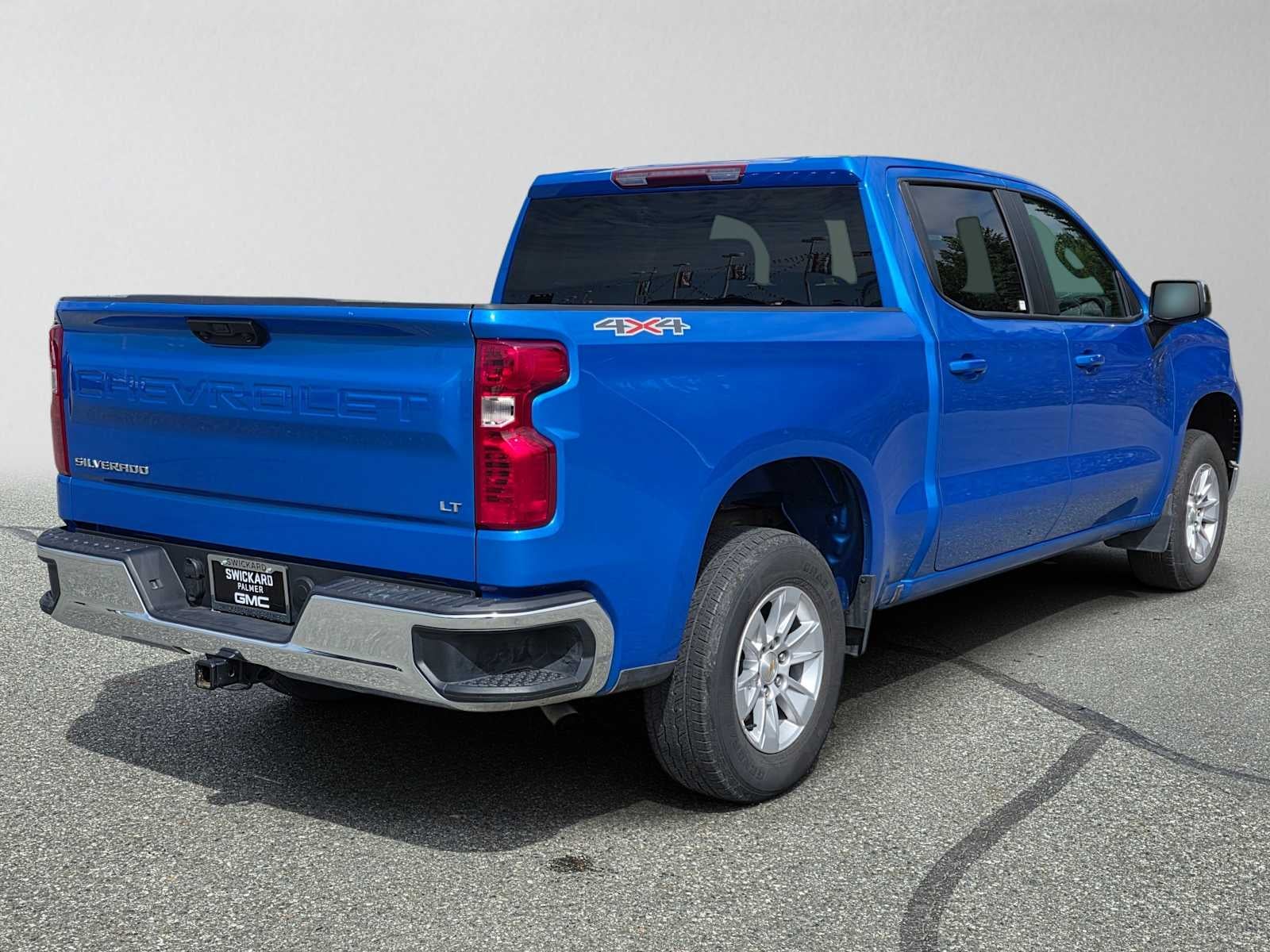 View vehicle photo 3