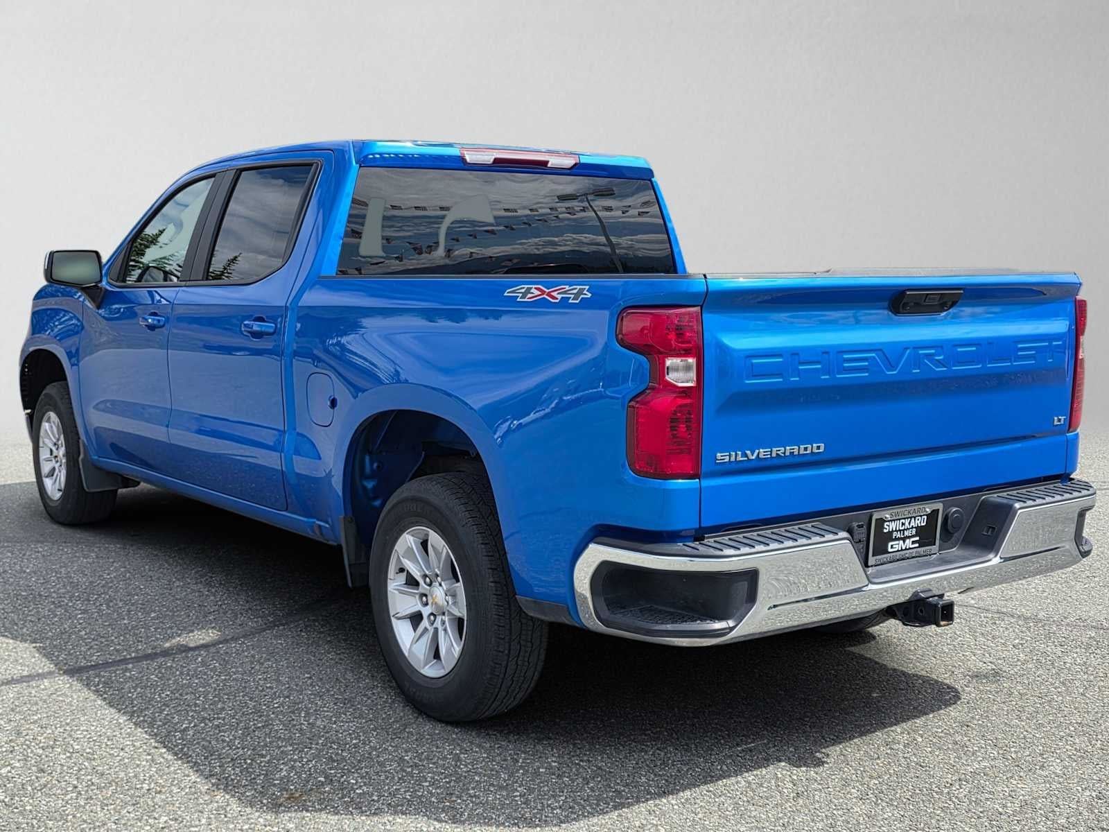 View vehicle photo 5
