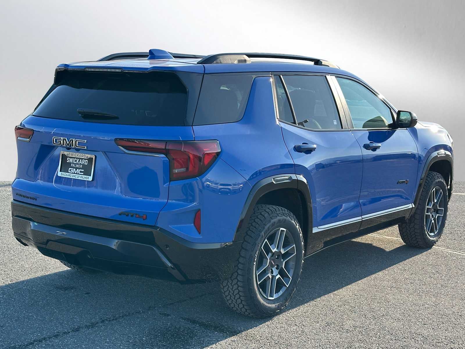 View vehicle photo 3