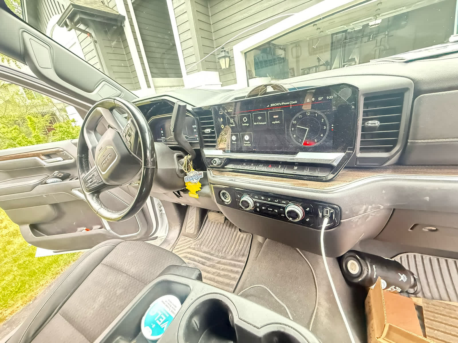 View vehicle photo 5
