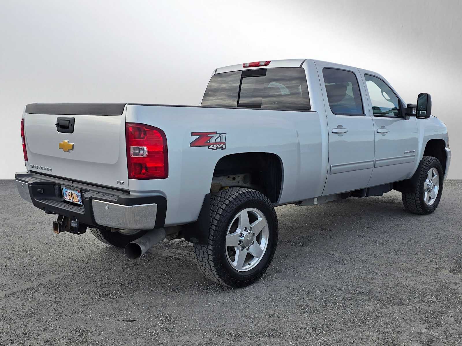 View vehicle photo 3