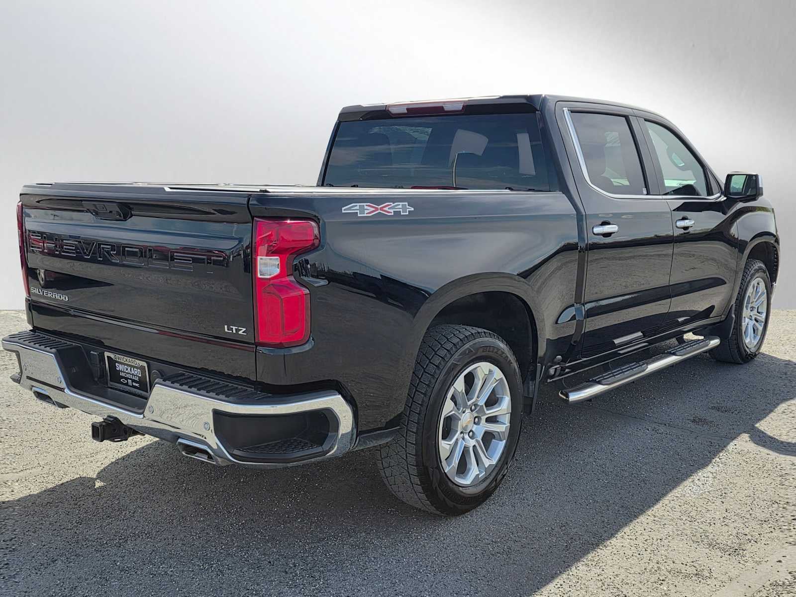 View vehicle photo 3
