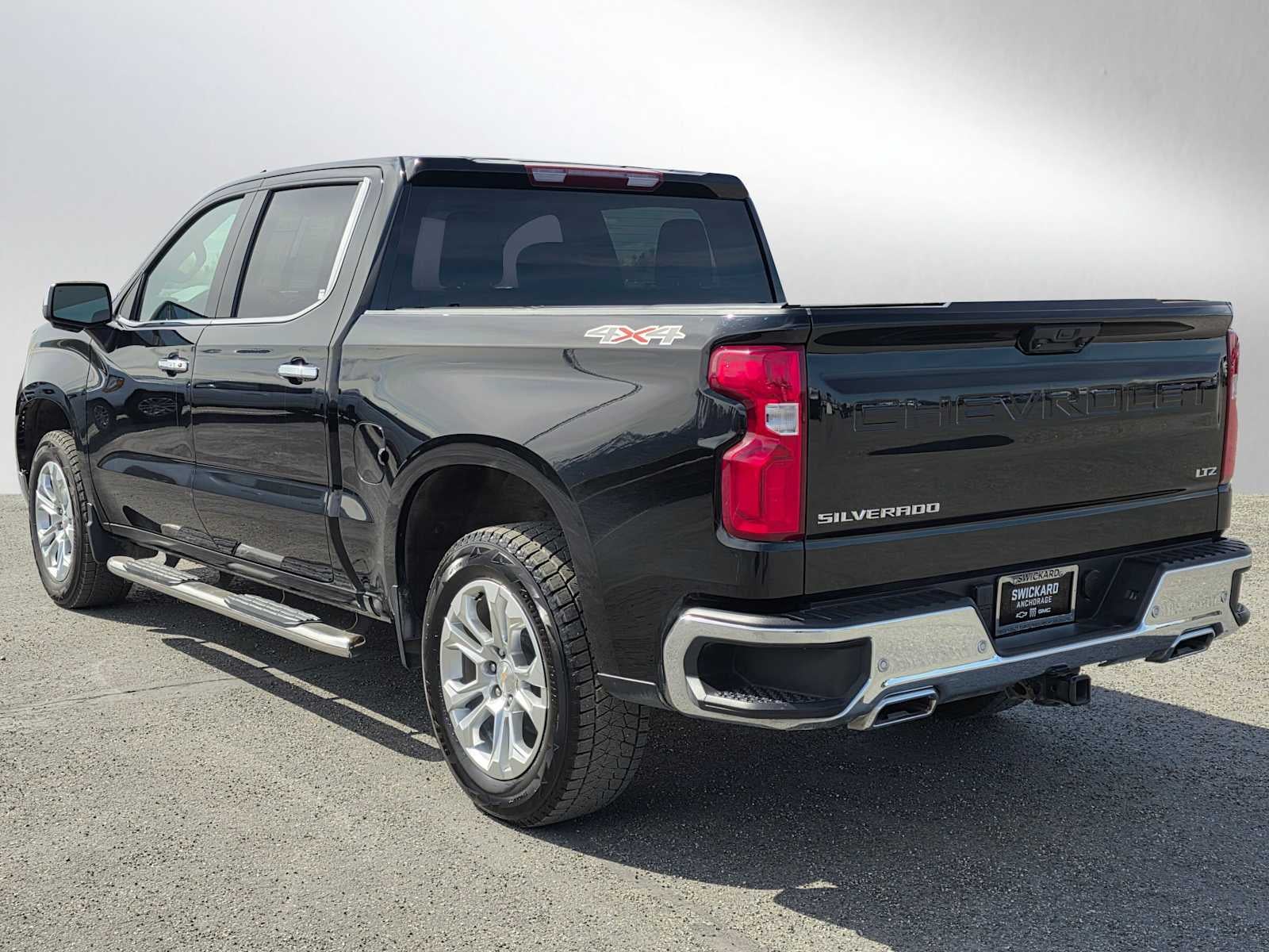 View vehicle photo 5