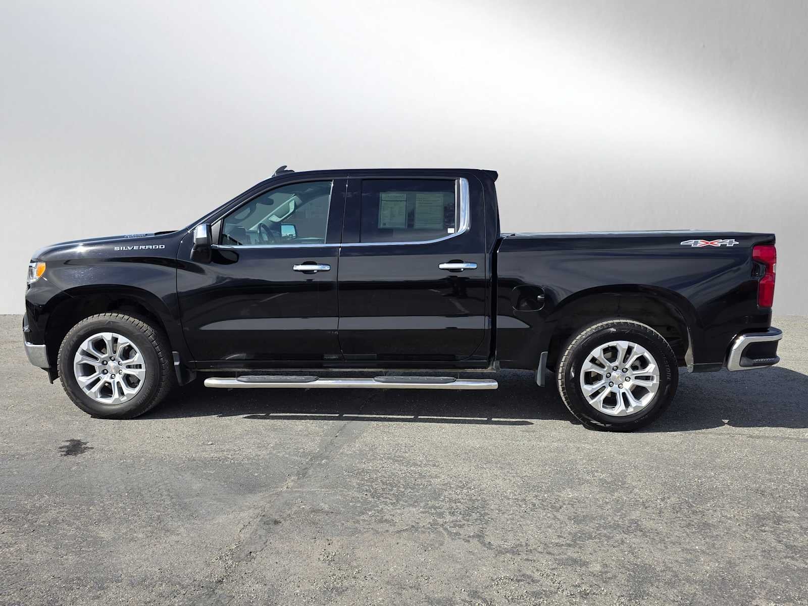 View vehicle photo 6