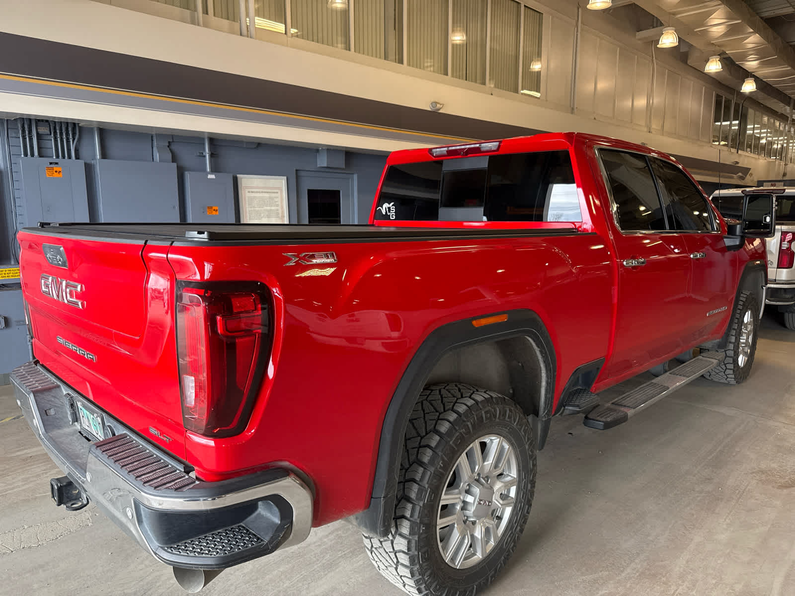 View vehicle photo 4