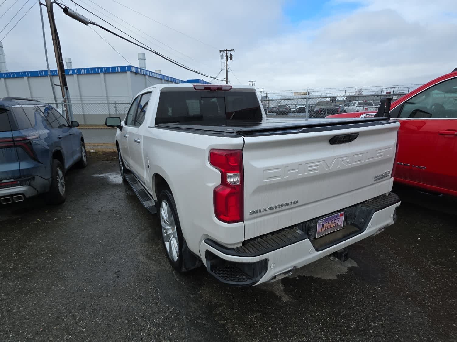 View vehicle photo 3