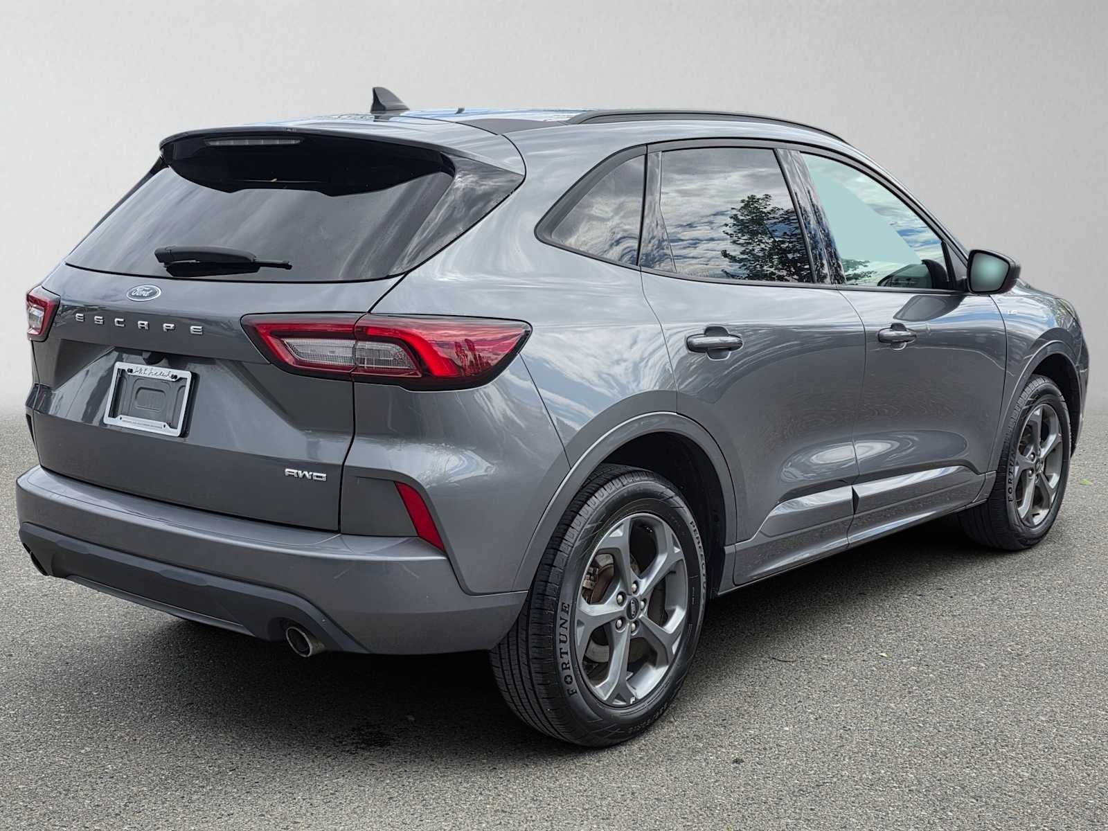 View vehicle photo 3
