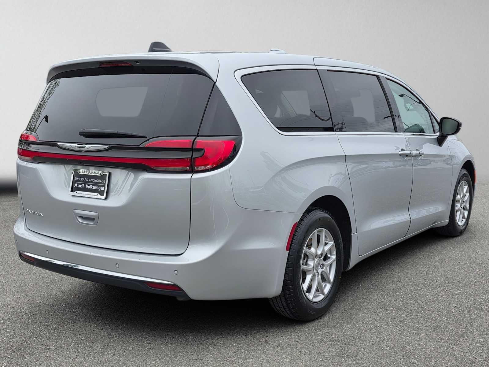 View vehicle photo 3