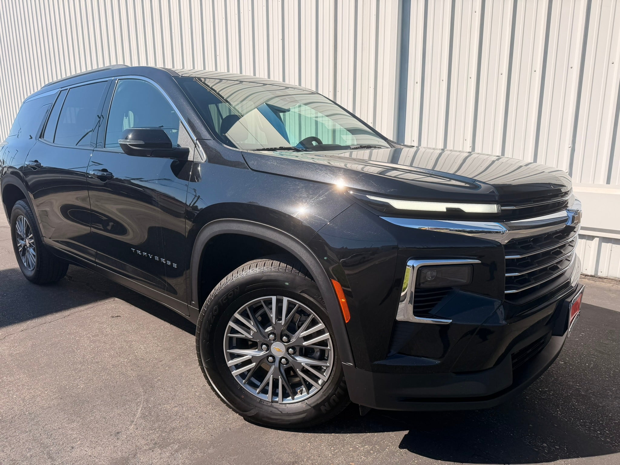 Mosaic Black Metallic 2025 Chevrolet Traverse SUV / Crossover Front-Wheel Drive Automatic