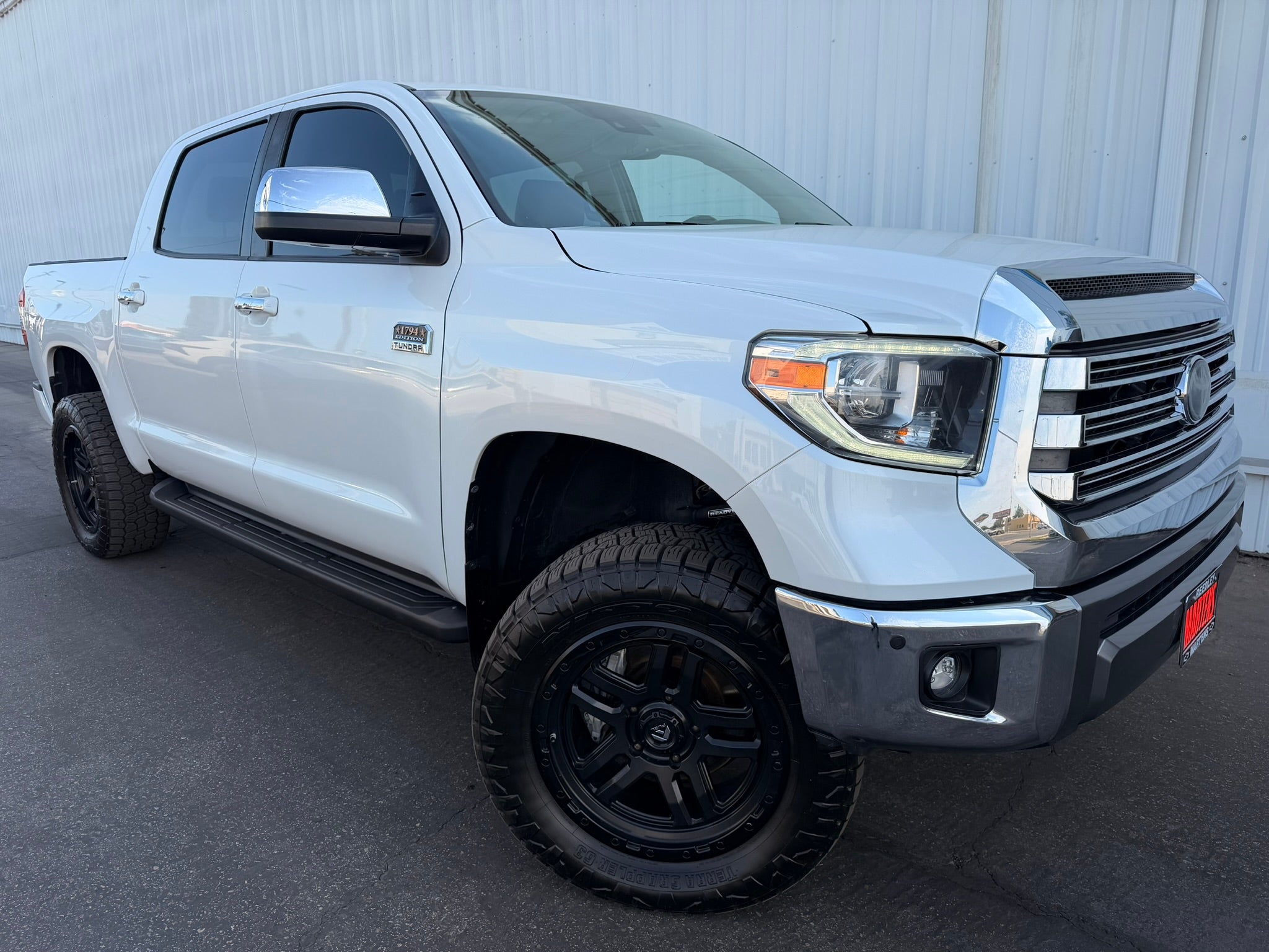 2021 Toyota Tundra Off-White Camioneta Todo terreno 