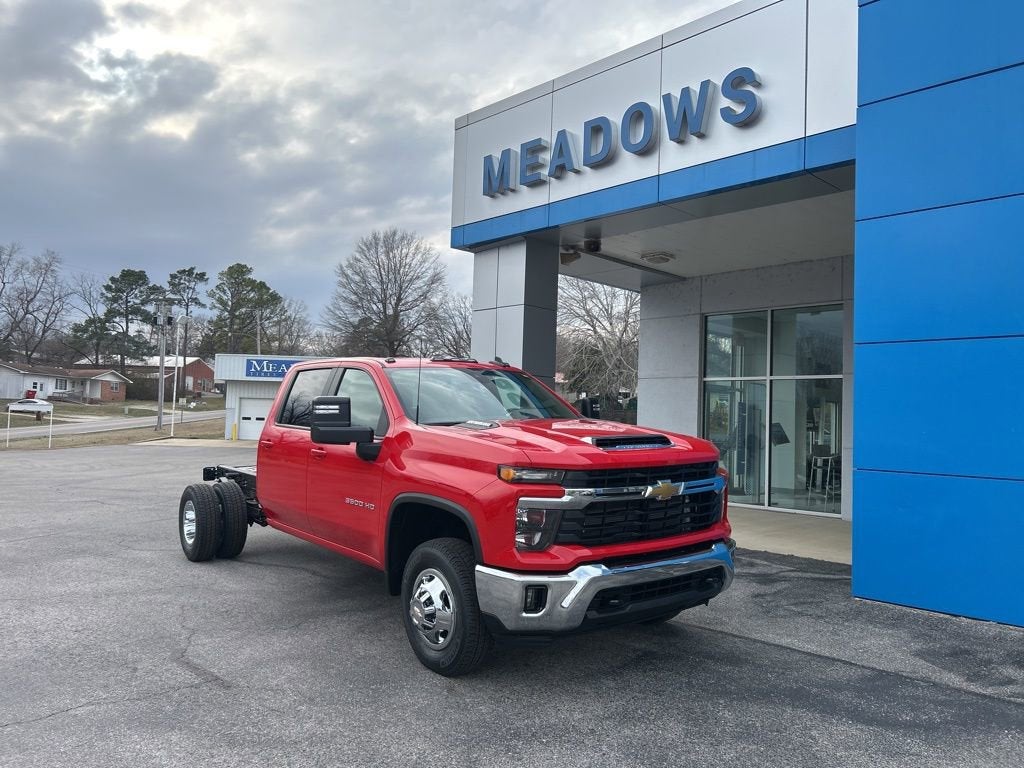 2026 Chevrolet Silverado 3500HD Chassis LT Crew Cab 4WD