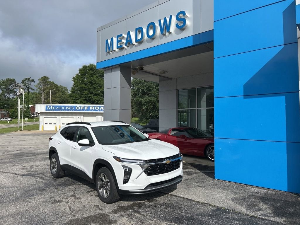Summit White 2026 Chevrolet Trax SUV / Crossover Front-Wheel Drive Automatic