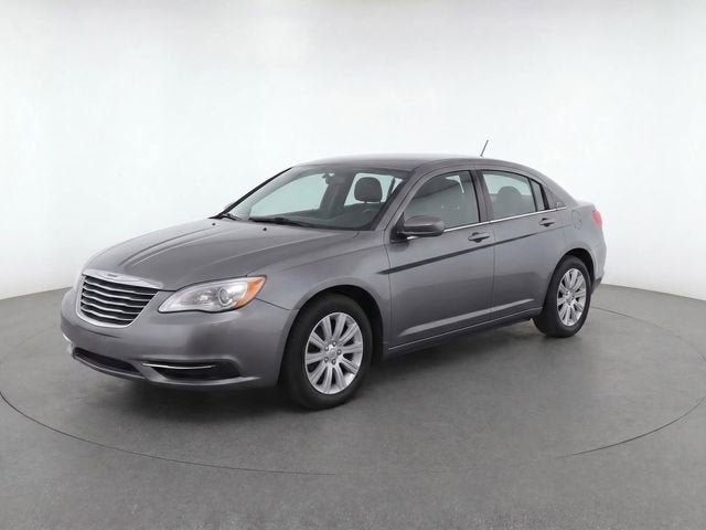  2013 Chrysler 200 Touring Sedan FWD   