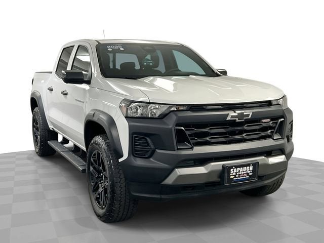 Summit White 2025 Chevrolet Colorado Trail Boss Crew Cab 4WD Pickup Truck Four-Wheel Drive Automatic