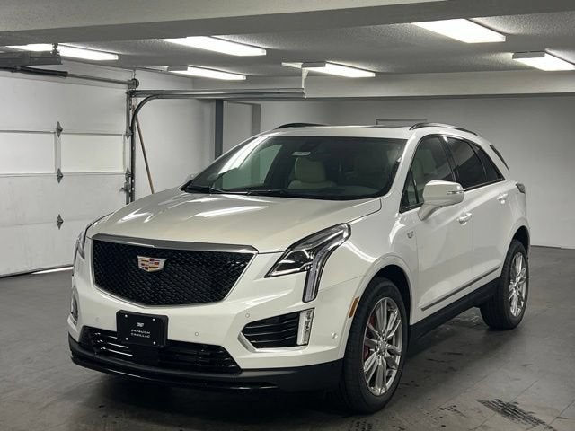 Crystal White Tricoat 2026 Cadillac XT5 SUV / Crossover Four-Wheel Drive Automatic