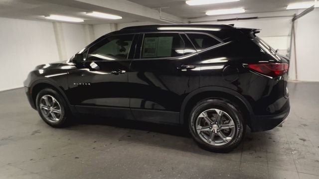 View vehicle photo 6