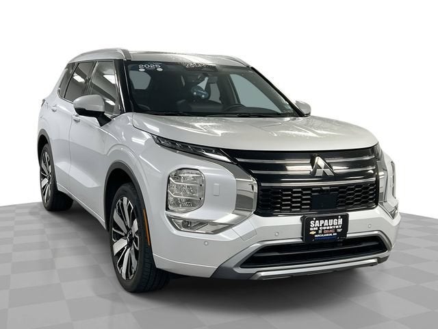 White 2025 Mitsubishi Outlander SUV / Crossover Front-Wheel Drive Automatic