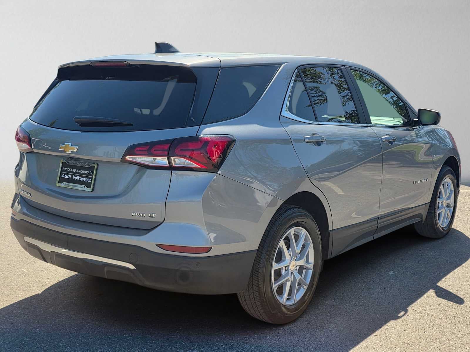 View vehicle photo 3