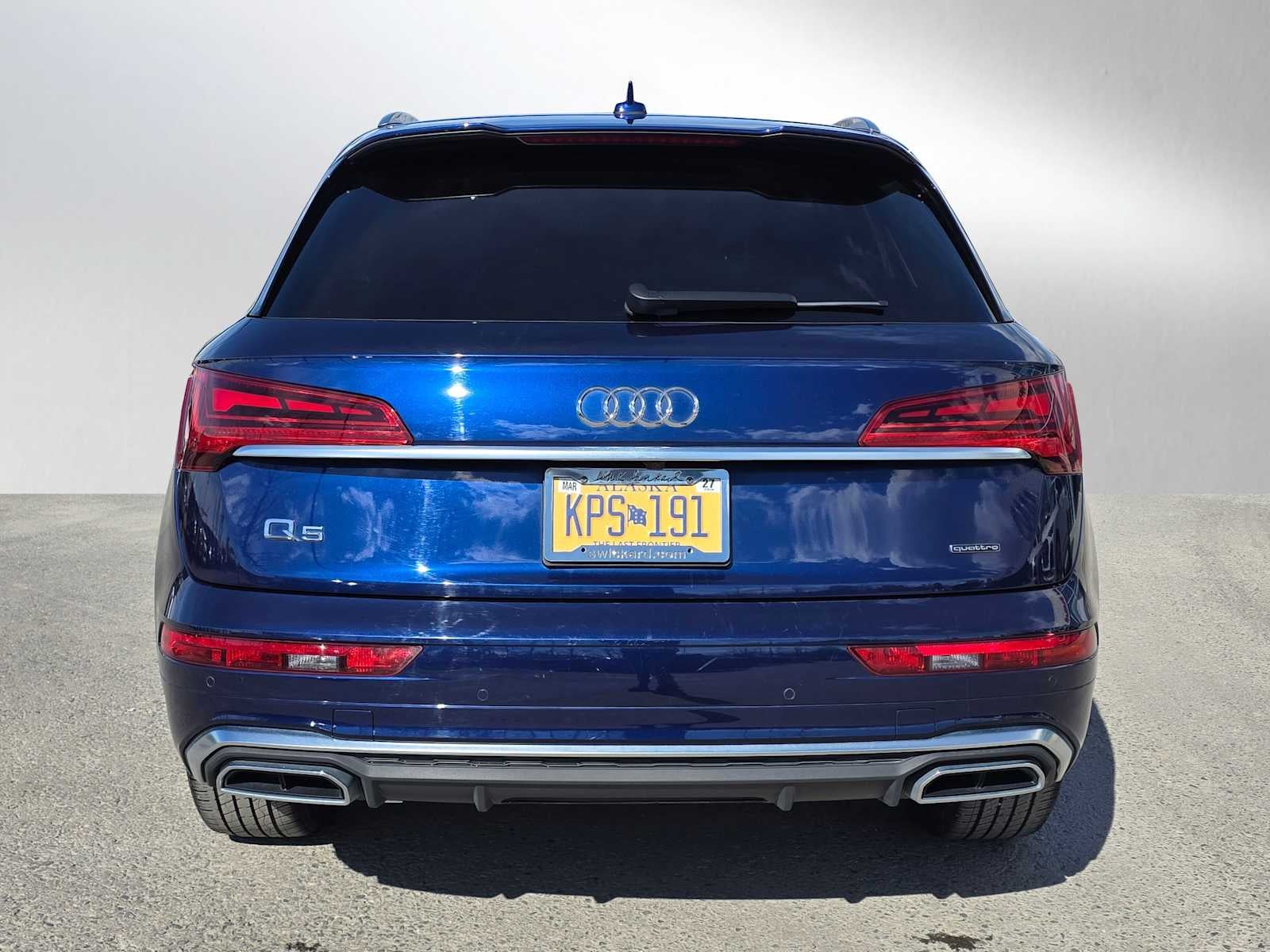 View vehicle photo 4