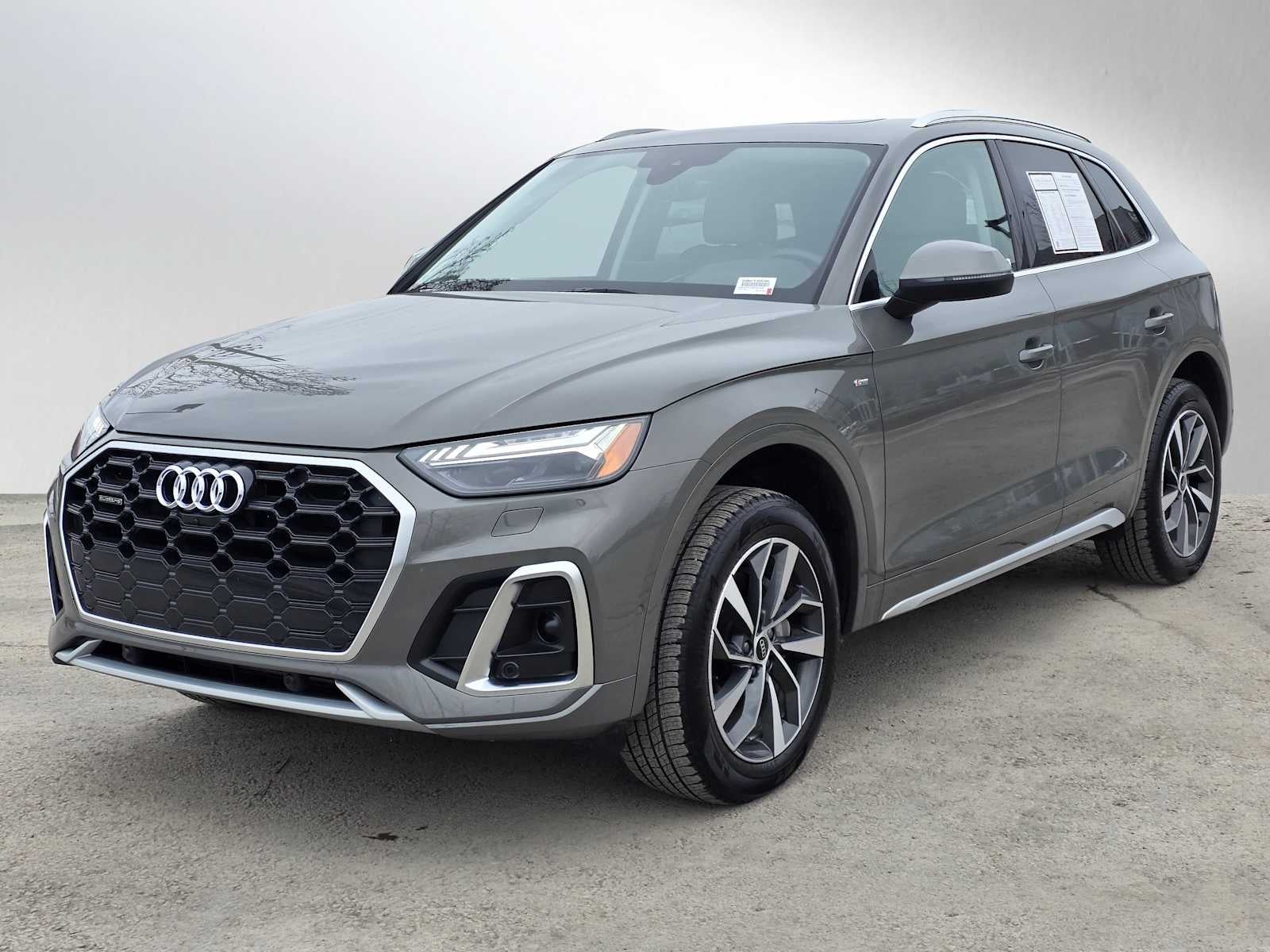 View vehicle photo 7